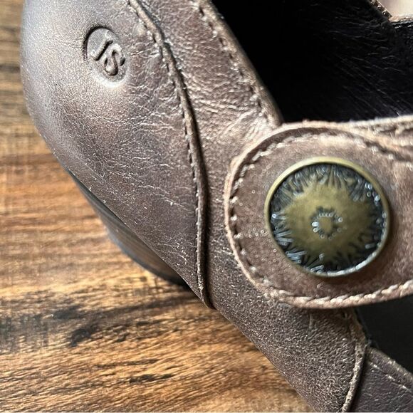 Josef Seibel Leather Bronze Metallic Mary Jane Shoe with 1.5" Heel Size 40/8.5 - Picture 8 of 15